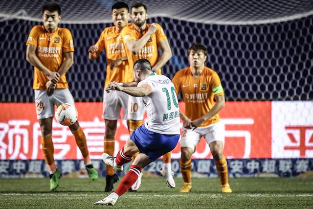 拉什福德临时穿9号，齐尔克泽转会前景受影响