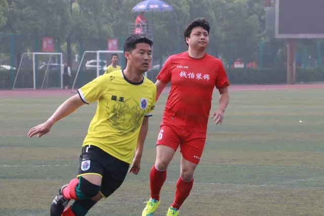 记者：莱比锡中场费尔梅伦今夏可能离队，已有多家俱乐部进行问询